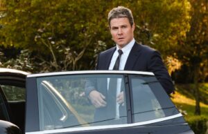 Vista previa de Suits La: Ted Black de Stephen Amell cierra la broma 'Your Mom'