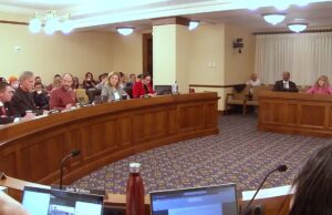 Los legisladores de Minnesota consideran que Bill prohibe a las niñas transgénero de los equipos deportivos