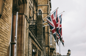 Pasos esenciales para lanzar una startup exitosa en la industria del entretenimiento del Reino Unido (patrocinado)