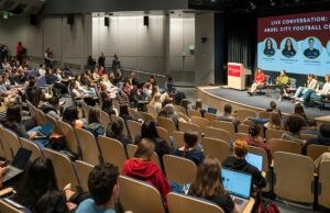 USC celebra los cambiadores deportivos femeninos con las discusiones nacionales de las niñas y mujeres en el Día del Deporte.