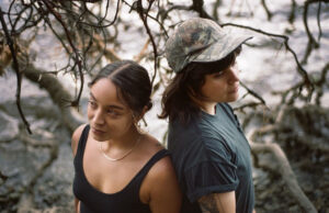 'A la luz del mundo ardiente'