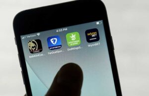 El gobernador Abbott dice que respalda las apuestas deportivas en línea en Texas