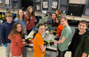 Old Rochester Regional Regional Junior High School's Students, españoles celebran la Semana Mundial del Idioma