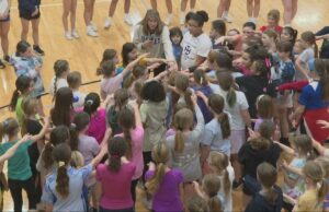 Saint Mary's College alberga mujeres y niñas nacionales en la clínica del Día del Deporte