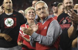 Jim Tressel se une a la lista de figuras deportivas que se han mudado a la política