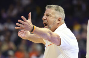 Puntajes de baloncesto universitario masculino, resultados en vivo: Auburn en Ole Miss, UNC en Duke y más