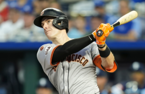 Rumores de MLB: los cerveceros firmarán a Mark Canha después de perder el jardinero Blake Perkins por la espinilla fracturada