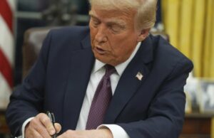 Trump firma la orden ejecutiva destinada a prohibir a los atletas transgénero de deportes de niñas y mujeres