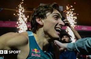 Armand Duplantis: récord mundial del salto de salto masculino del campeón olímpico Break por undécima vez