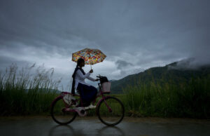 Hacer opciones de estilo de vida amigables con el clima no siempre es fácil. India aprendió de la manera difícil