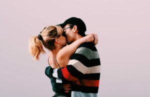 Cómo las mujeres con problemas de confianza aman de manera diferente