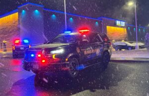 El diputado de Colorado mata al hombre armado durante la llamada de 'shooter activo' en el centro de entretenimiento familiar