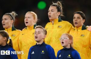 El anfitrión australiano pierde su trabajo por los comentarios de fútbol femenino
