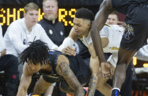 Ballard lleva a Wichita State a 84-79 OT Win sobre No. 14 Memphis