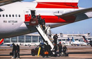 Eagles, Chiefs aterrizan en Nueva Orleans para la semana del Super Bowl