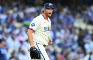 El lanzador desde hace mucho tiempo Clayton Kershaw se acerca al acuerdo para regresar a los Dodgers, aparece en el entrenamiento de primavera