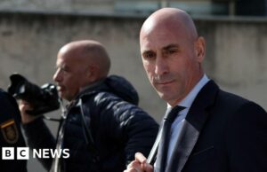 El ex jefe del fútbol de España, Luis Rubiales, multado con el beso de la Copa Mundial