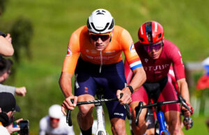 Mathieu Van der Poel Beuts Wout Van Aert para asegurar un récord que iguala el Séptimo Ciclo-Cross World Título