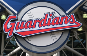 El propietario de los Guardianes, Larry Dolan, muere a los 94 años: el nativo de Cleveland llevó al equipo a nueve posiciones de MLB en 24 años