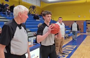 El árbitro veterano da la bienvenida a su nieto al mundo de oficiales