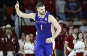 Kansas vs. Oklahoma State Odds, cómo ver, predicción, selección: el modelo respalda a Jayhawks en el juego del 22 de febrero de 2025