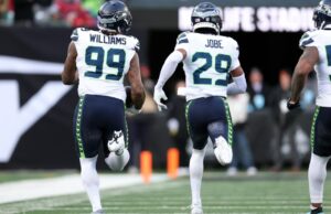 Los jugadores profesionales discuten los Seahawks DL Leonard Williams 'Pick-Six