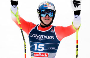 Franjo von Allmen bordes Marco Odermatt en Crans Montana Downhill