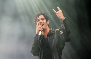 Matty Healy y el 1975 se eliminaron de responsabilidad individual en la demanda del festival de Malasia por beso gay