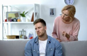 Mi hijo superó la adicción y ahora se comporta como un pomposo idiota