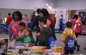 La lectura está fuera de este mundo en el Pritchard Laughlin Civic Center – Whiz
