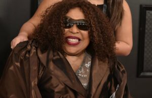 Roberta Flack, cantante ganadora del Grammy, muere a los 88 años