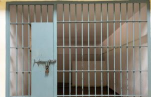 Un proyecto de ley de baño de Dakota del Sur podría obligar a los reclusos a un confinamiento solitario