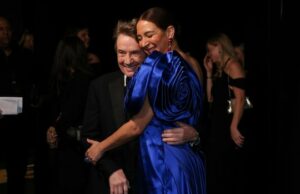 Saturday Night Live celebra 50 años con comedia, música y muchos, muchos amigos famosos