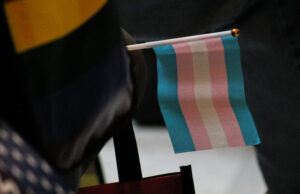 El comité pasa la prohibición deportiva transgénero colegial después de Trump, los cambios de la NCAA