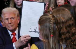 Trump firma la orden que prohíbe a los atletas trans competir en deportes femeninos