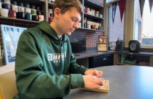 Sayre School Senior resuelve récords récord mundial rompiendo rompecabezas