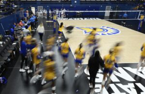 NCAA bars atletas transgénero de deportes femeninos después de la orden de Trump: NPR