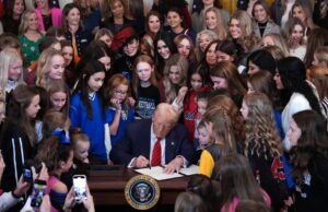 La Orden Ejecutiva de Trump busca prohibir a los atletas transgénero de los deportes femeninos: NPR