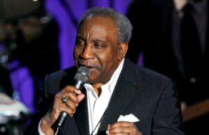 Jerry Butler, estrella de R&B y cantante de impresiones, muere a los 85 años