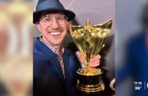 Cuyahoga Falls Musician Wins World Entertainment Award al mejor álbum infantil