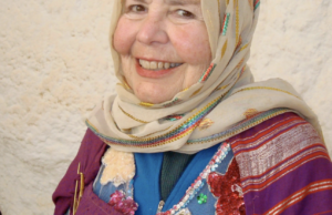 Dorothy Collin, reportera política de Tribune y aventurera mundial, muere a los 85 años