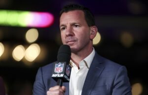 Apareciendo con Pat McAfee, Ian Rapoport se dirige al enfrentamiento de Starbucks