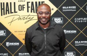 Deion Sanders contrata a Marshall Faulk como entrenador de corredores de Colorado