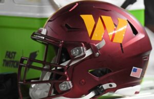 Los comandantes firman el precio de CB Bobby