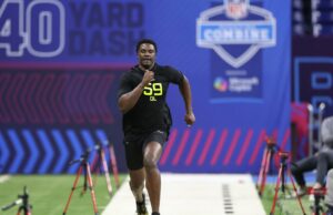 El corredor de Pass de Tennessee James Pearce dirige 4.47, liniero defensivo más rápido en Combine