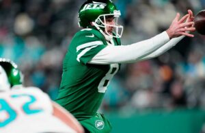 Informe: Aaron Rodgers “suplicó” con Jets para mantenerlo