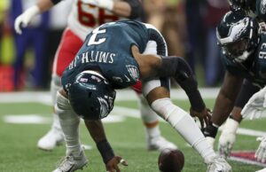 Nolan Smith de Eagles sufrió tríceps desgarrados en Super Bowl