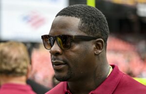 Clinton Portis se une al personal de DeSean Jackson en Delaware State