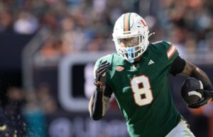 La lesión en la rodilla evitará que la Universidad de Miami Te Elijah Arroyo haga ejercicio en Combine