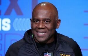 Martin Mayhew de los comandantes elige retirarse